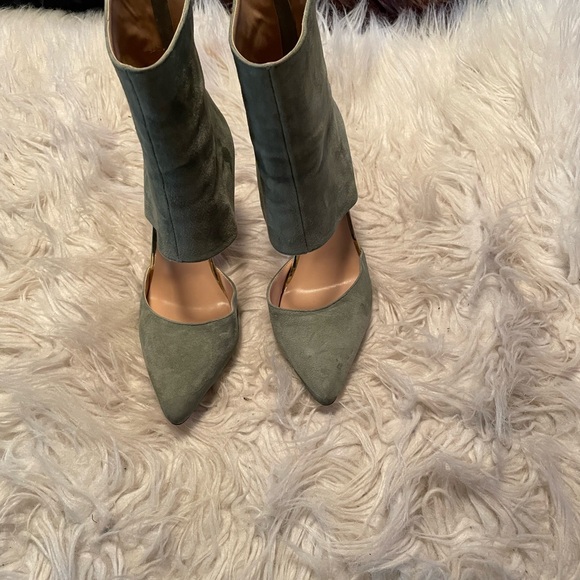 Luxurious shooties by Things to Come. - Picture 1 of 4